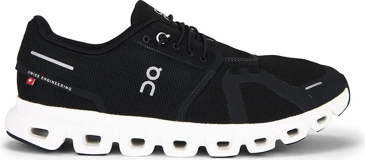 On Cloud 6 in Black