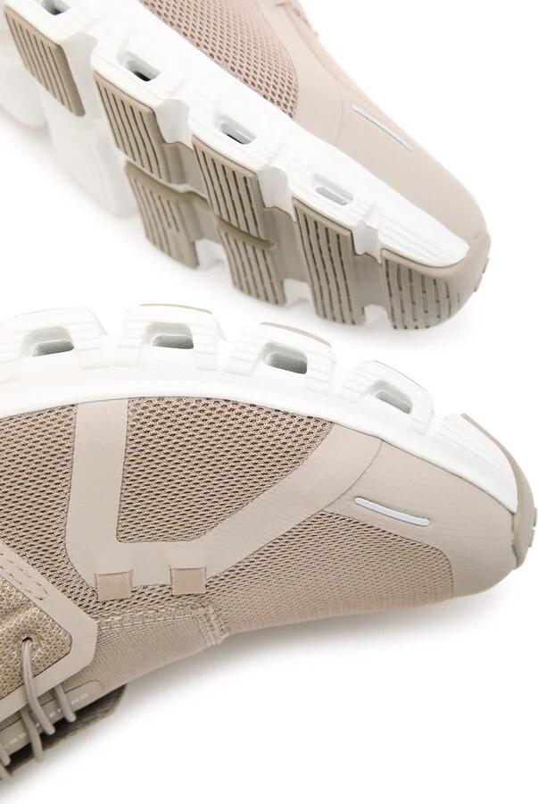 ON Cloud 6 Panelled Mesh Sneakers - Image 4