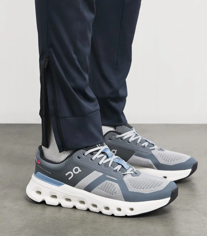 On Cloudrunner 2 Trainers - Image 2