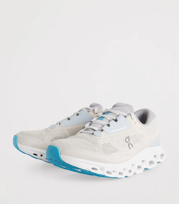 On Cloudstratus 3 Trainers - Image 2
