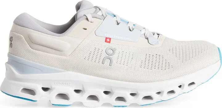 On Cloudstratus 3 Trainers