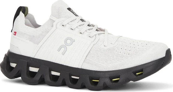 On Cloudswift 4 Sneakers in Grey - Image 2
