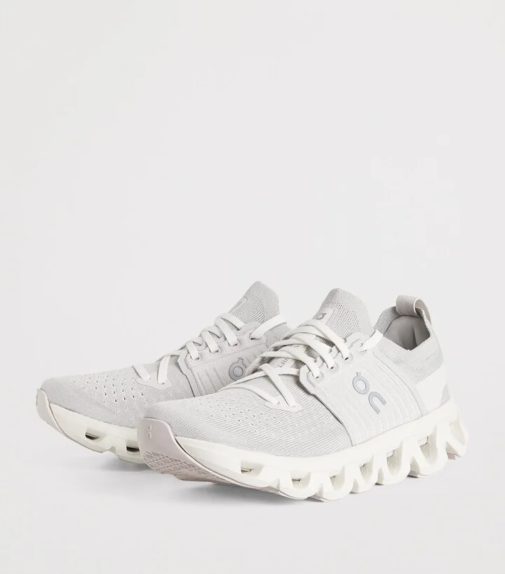 On Cloudswift 4 Trainers - Image 2