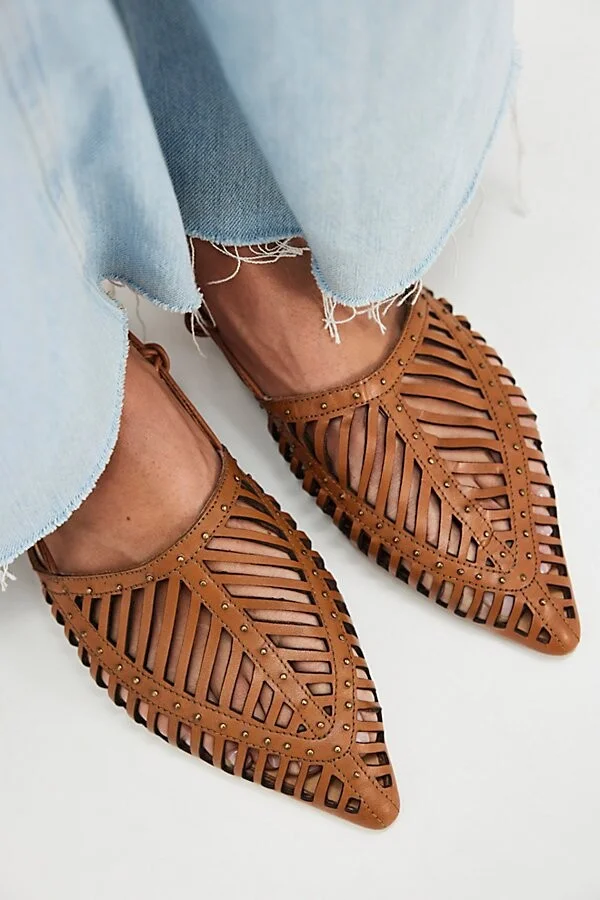 On Point Caged Flats