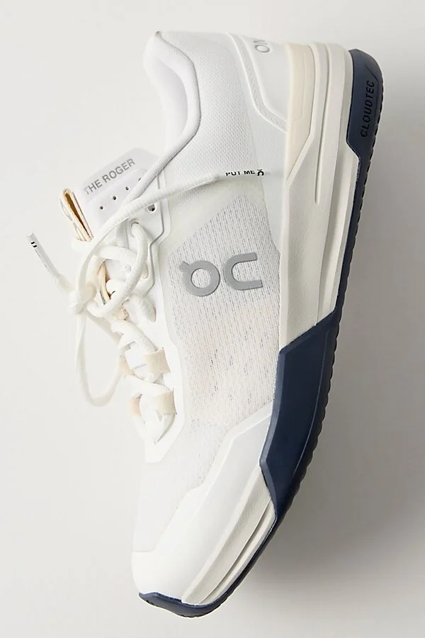 On Roger Advantage Pro Clay Court Sneakers