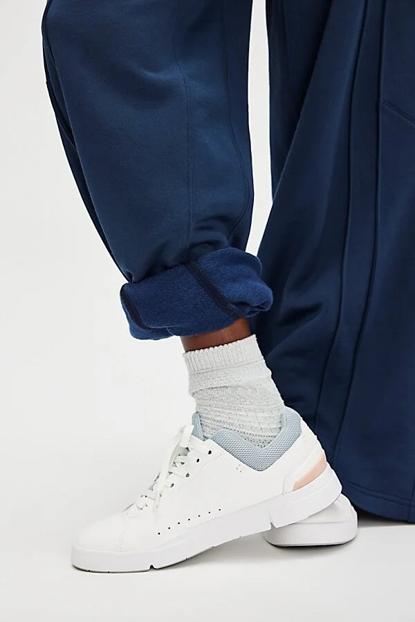 On Roger Advantage Sneakers