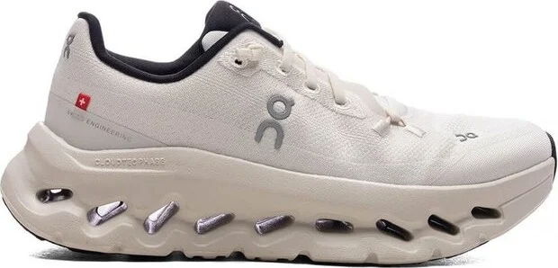 On Running Cloudtilt Lace-Up Sneakers