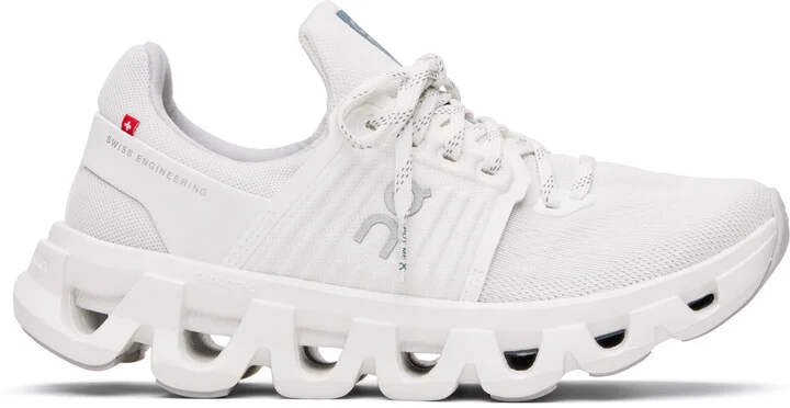 On White Cloudswift 4 AD Sneakers