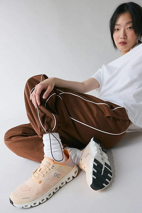 On Women's Cloud 6 Coast Sneaker in Blonde/Mauve