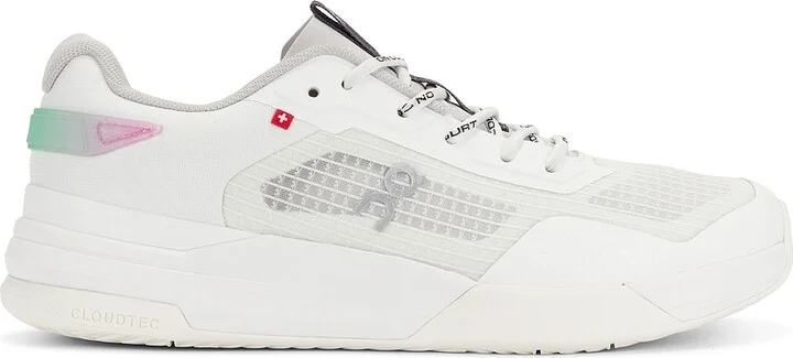 On x Z5 The Roger Advantage Sneaker in White
