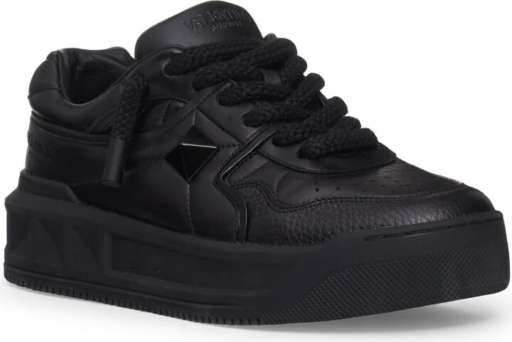 One-Stud Low Top Sneaker