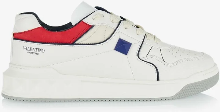 One Stud Low-Top Sneakers