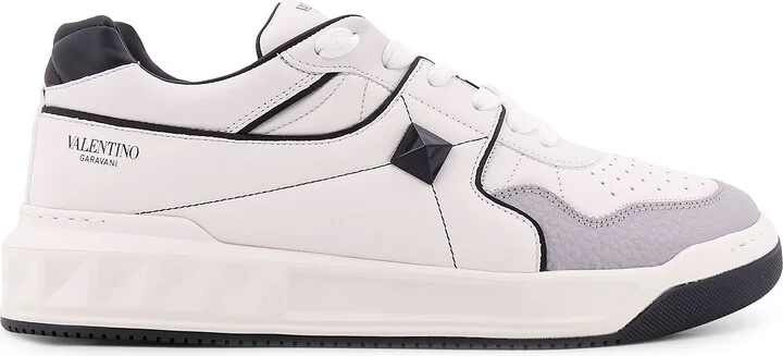 One-stud Low-top Valentino Garavani Leather Sneakers