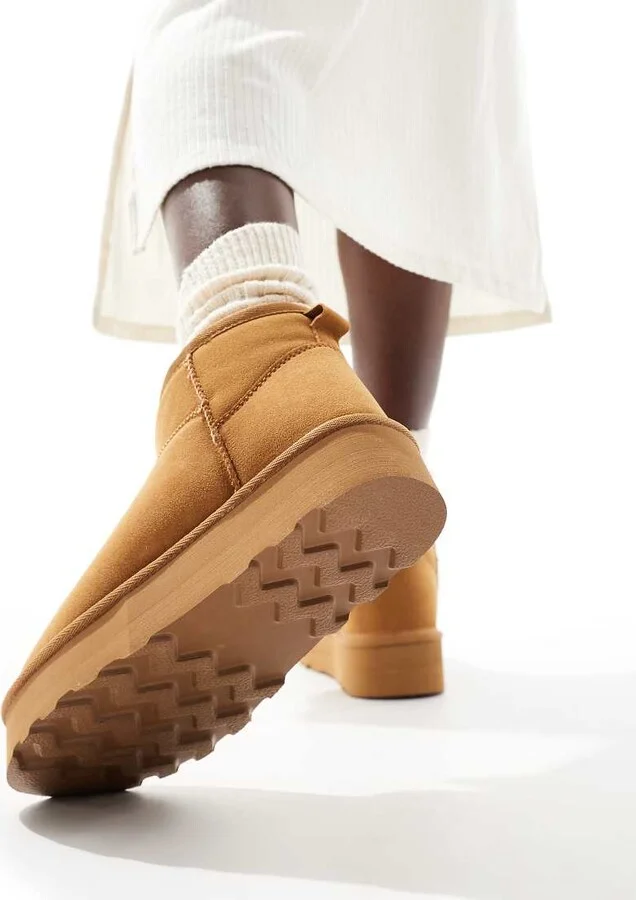 ONLY faux suede teddy lined boots in brown - Image 2