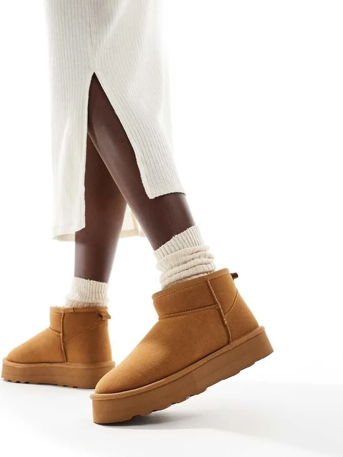 ONLY faux suede teddy lined boots in brown - Image 4