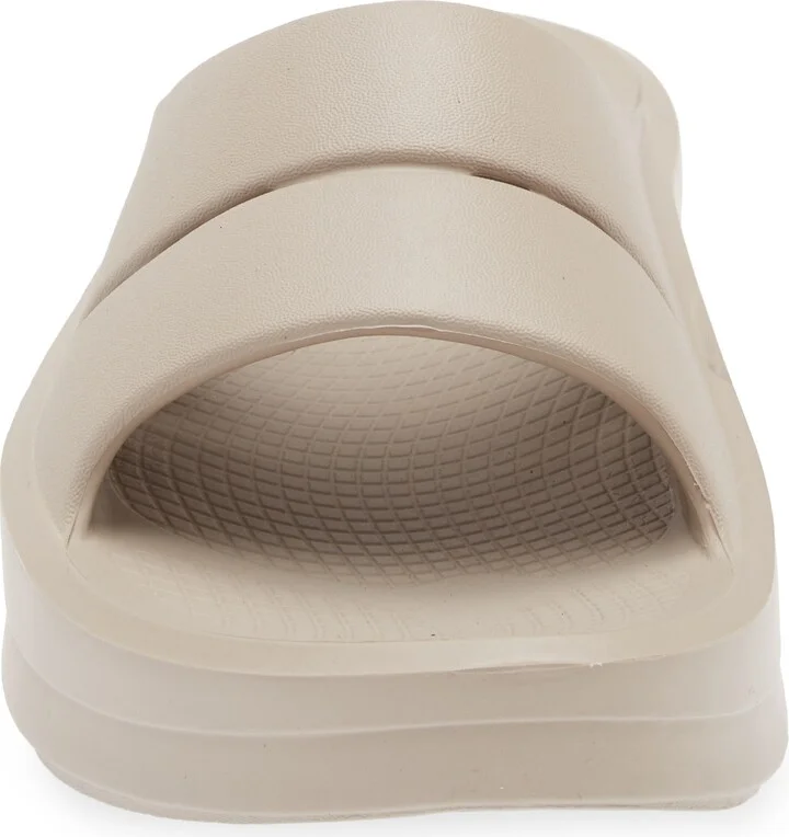 OOmega OOahh Slide Sandal - Image 11