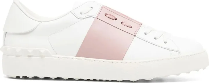 Open low-top leather sneakers