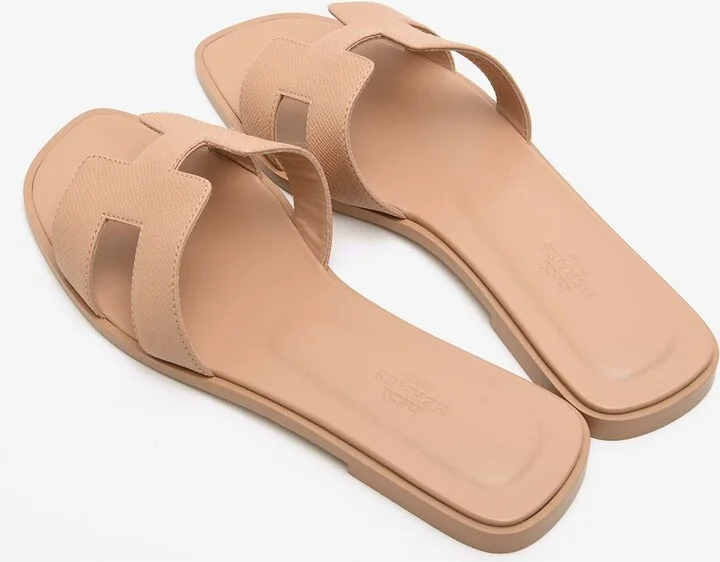 Oran H Cut-Out Sandals in Beige Perlino Epsom Leather - Image 2