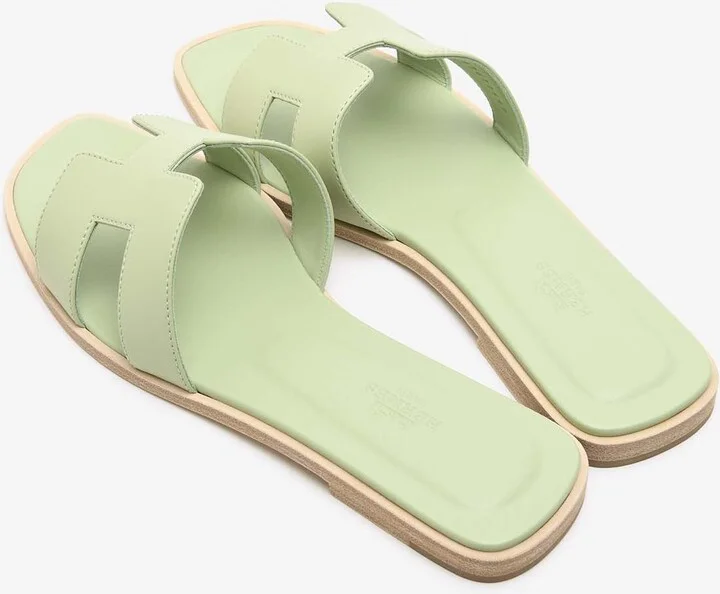 Oran H Cut-Out Sandals in Vert de Mer Epsom Leather - Image 2