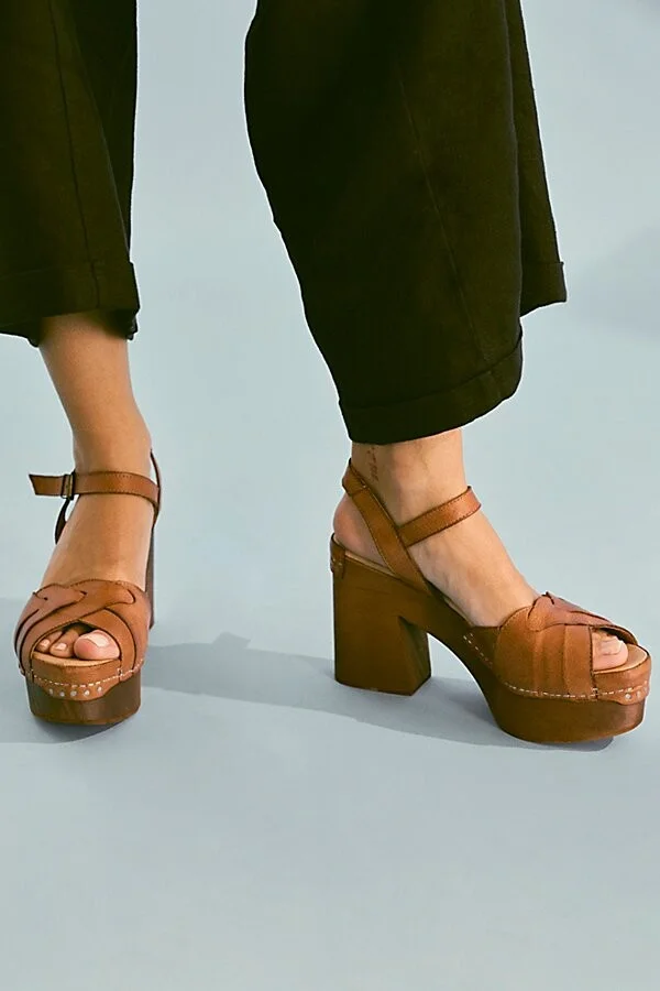 Orion Woven Clogs - Image 2