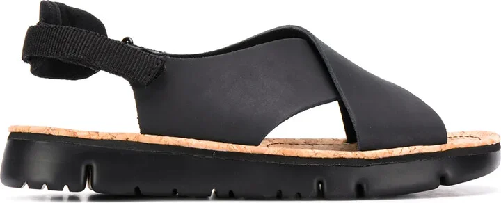 Oruga crossover sandals