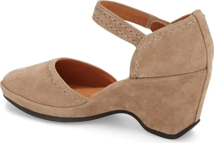 Orva Wedge Sandal - Image 10