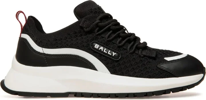 Outline logo-patch sneakers