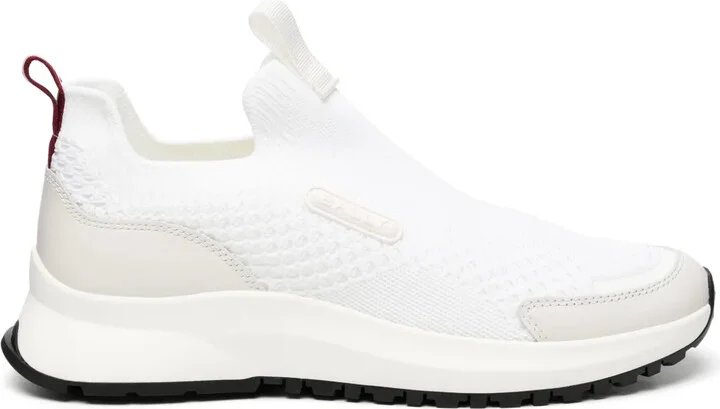 Outline logo-patch sneakers