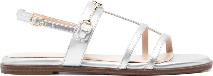 Oval T-plaque flat sandals