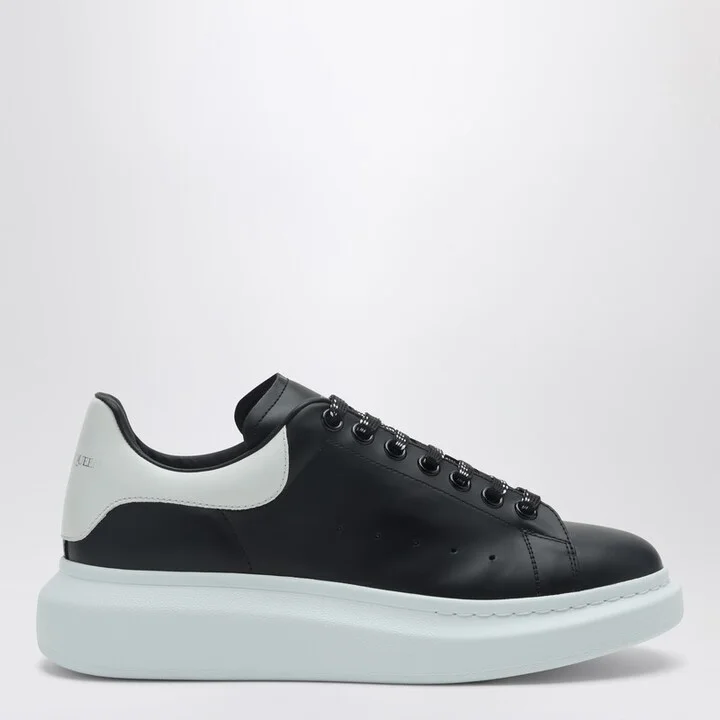 Oversized black/white sneakers