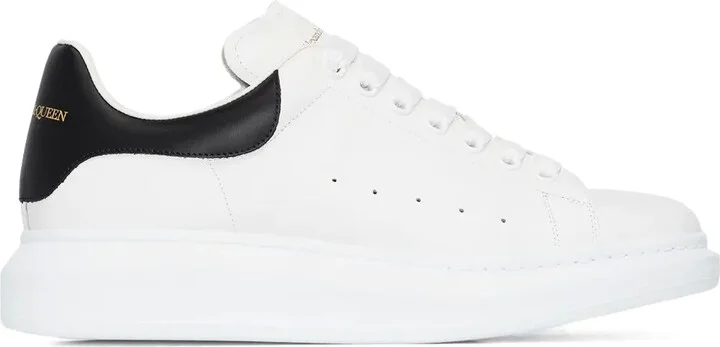 Oversized low-top sneakers