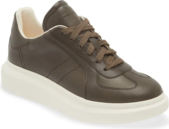 Oversized Retro Sneaker
