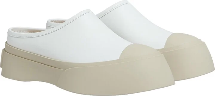 Lily/ White