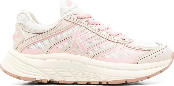 Pace sneakers