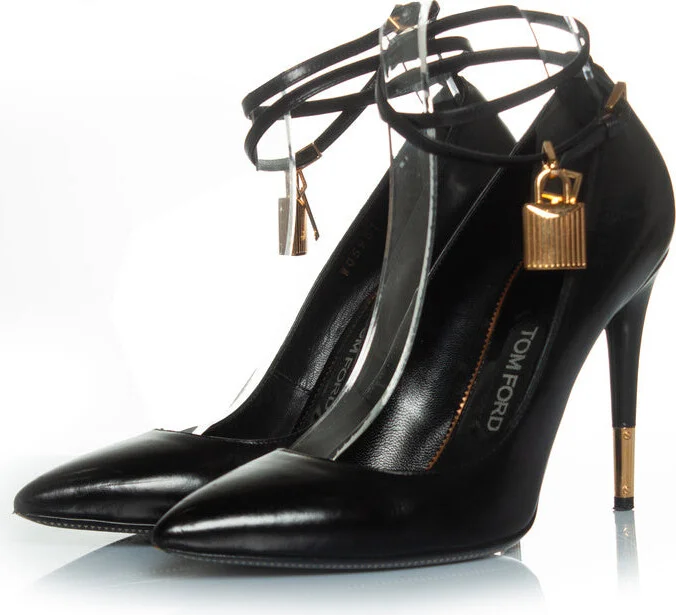 Padlock leather pumps in black