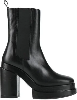 Paloma Barceló Woman Ankle boots