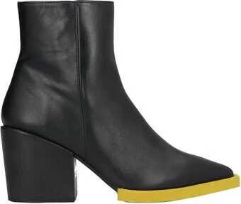 Paloma Barceló Woman Ankle boots