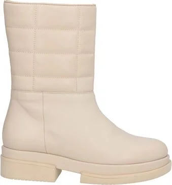 Paloma Barceló Woman Ankle boots
