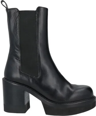 Paloma Barceló Woman Ankle boots