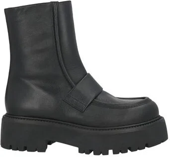 Paloma Barceló Woman Ankle boots