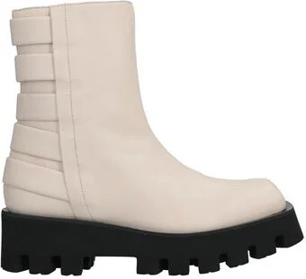 Paloma Barceló Woman Ankle boots