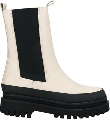 Paloma Barceló Woman Ankle boots