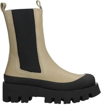 Paloma Barceló Woman Ankle boots