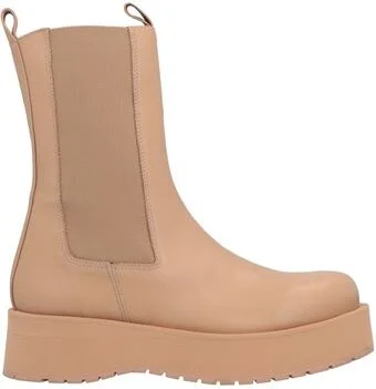 Paloma Barceló Woman Ankle boots