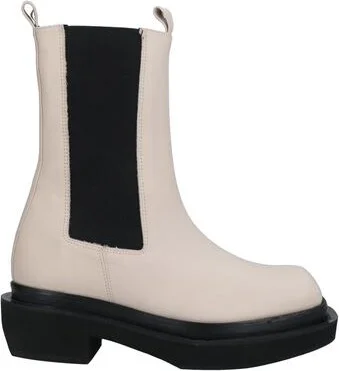 Paloma Barceló Woman Ankle boots