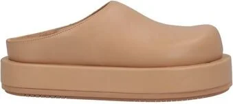 Paloma Barceló Woman Mules & Clogs