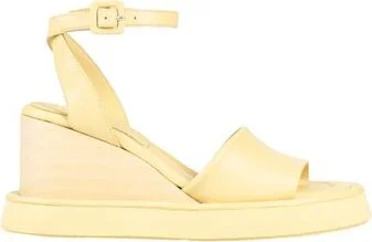 Pastel yellow