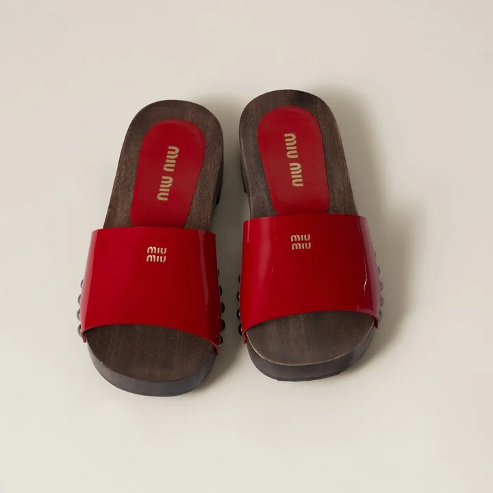 Patent leather clogs - Image 4