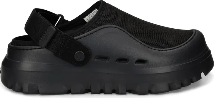 PeakMod textured slip-on clogs
