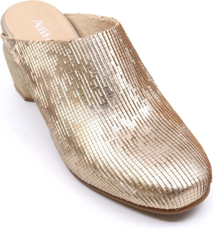 Peni Mule Block Heel Shoe In Gold